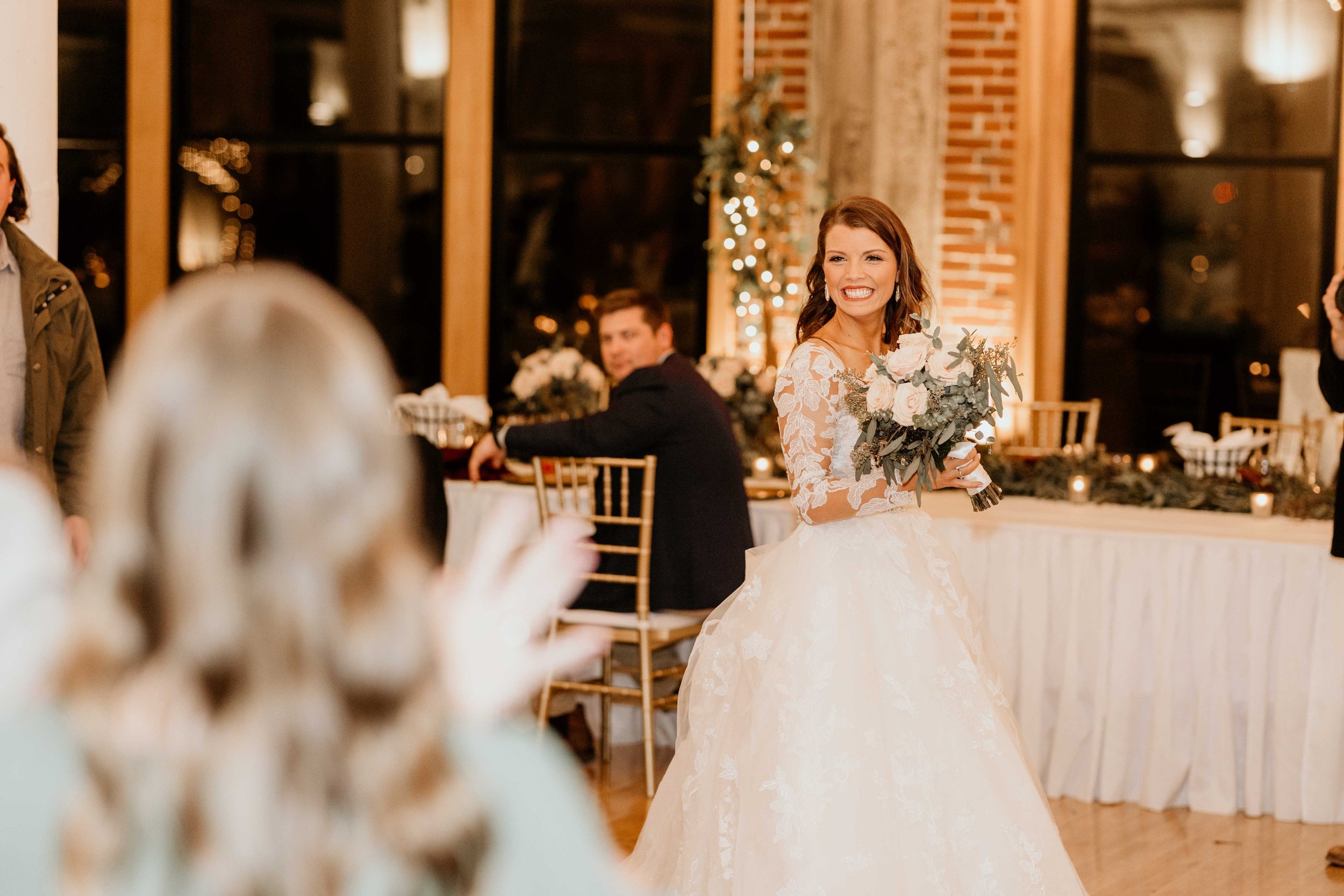 Missouri wedding photographer, Illinois wedding photographer, bride tossing bouquet